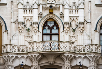 Obraz premium Balcony, carved wall and gothic window of the 13th century Hluboka Castle situated in Hluboko Nad Vltavou, Czech Republic