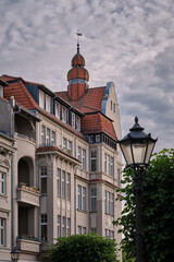 Prachtvolles denkmalgeschütztes Wohn- und Geschäftshaus mit reich gegliederter Jugendstil-Fassade in Neuruppin
