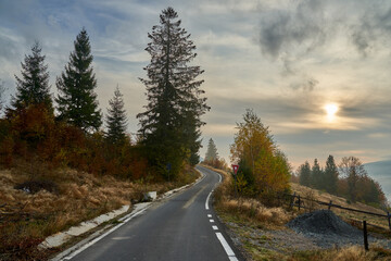 Obraz premium Empty road in the mountains