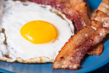 English fried eggs with bacon