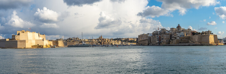 Fototapeta na wymiar The cities of Birgu and Senglea sticking out in the Grand Harbour in Malta.