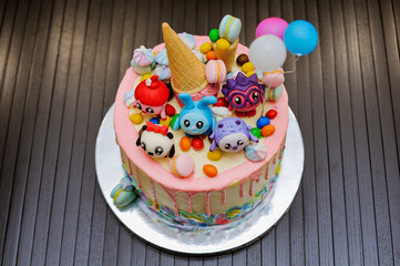 beautiful, deliciously decorated birthday cake