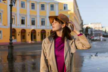 Fototapeta premium Fashion Woman in city after rain