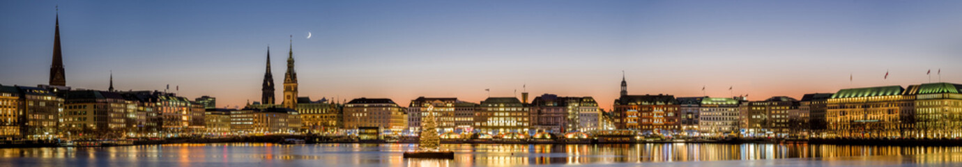 Grosses City Panorama Hamburg Adventszeit