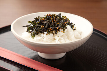 ご飯にふりかけたジャバン © sasazawa