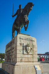 Naklejka premium monument of horse rider - portuguese constable