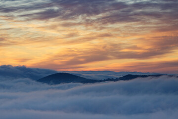 Brouillard et lever du soleil sur les Vosges