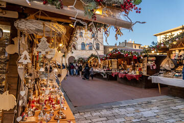 Christmas Market in Montepulciano, Piazza Grande, during the Christmas time - obrazy, fototapety, plakaty