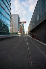 Fototapeta na wymiar Uferweg im Düsseldorfer Medienhafen benannt nach einem deutsch-jüdischen Künstler
