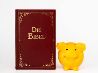 Bibel und Glücksschwein