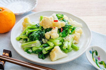 青菜炒め　野沢菜とカリフラワー