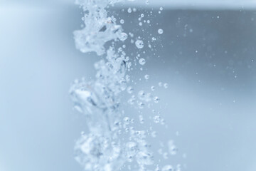 水中を漂う気泡
