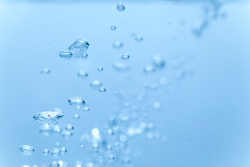 水中を漂う気泡
