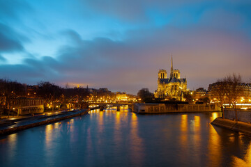 Fototapeta na wymiar landscape with notre dame de paris and Seine river