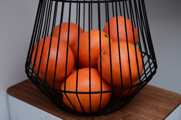 pomarańcze w koszyku - obrazy, fototapety, plakaty