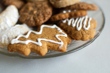 Obraz na płótnie Canvas Plate of christmas cookies.