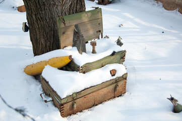 Landmines and projectiles in the snow