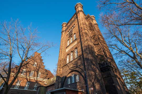 Trajektturm der alten Eisenbahnf&auml;hre &uuml;ber den Rhein in Duisburg Hamborn