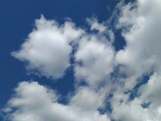 Nubes de formas variadas