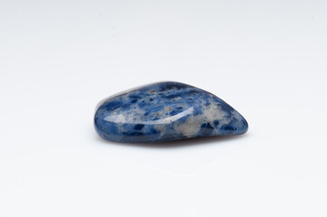 Naklejka premium Natural sodalite on white background