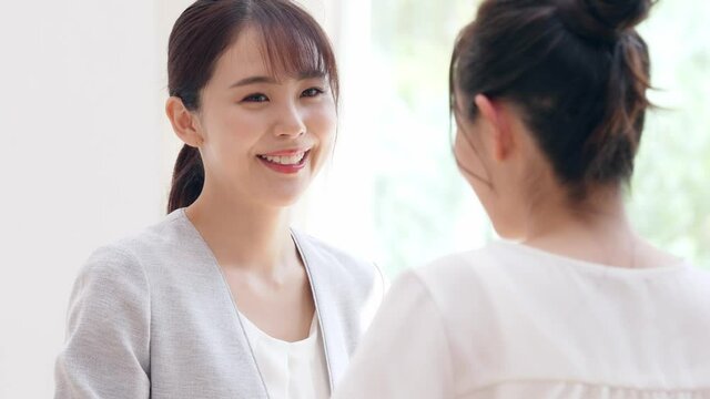 接客イメージ　女性コンサルタント