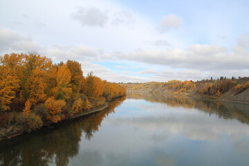 Fototapeta na wymiar Fall On The River, Gold Bar Park, Edmonton, Alberta