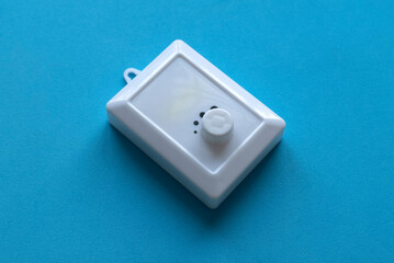 Selective focus of white dimming light on a blue background.