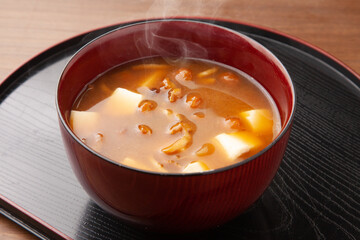 なめこと豆腐の味噌汁
