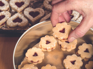 how to store christmas cookies to keep them fresh