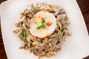 Roast meat with sauce, onions, potatoes. Fast food.