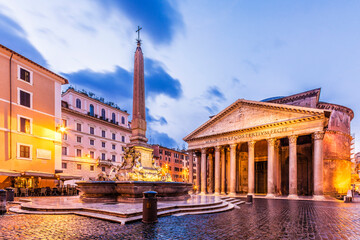 Fototapeta na wymiar The Pantheon in the morning, Rome