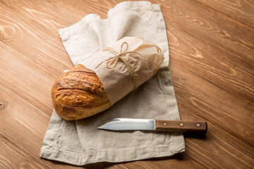 Fresh loaf of bread and a butter knife