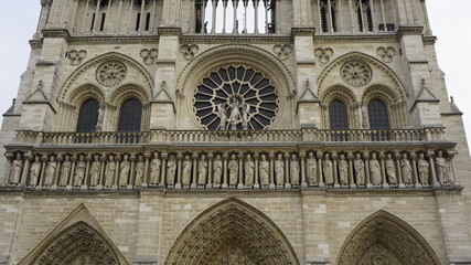 Obraz premium Beautiful landmarks and arts of Paris