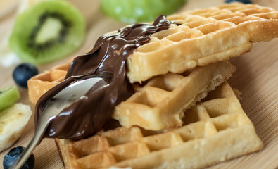Schokoladen- und Obstwaffeln