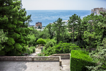 Fototapeta na wymiar Crimea. Yalta. Beautiful palaces, green parks and cozy city streets.