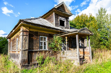 Fototapeta na wymiar Old abandoned rural wooden house in russian village