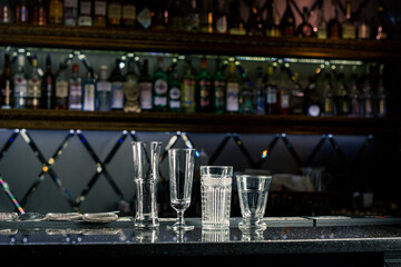 Fototapeta na wymiar empty cocktail glasses at the bar