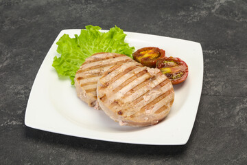 Grilled tuna steak with kumato