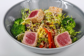 Nicoise salad with roasted tuna