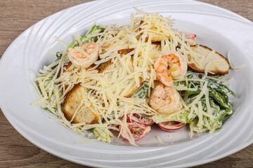 Caesar salad with prawn and cheese
