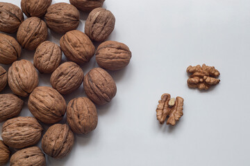 Images of walnuts on an insulated table. 