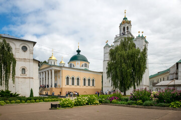 Fototapeta na wymiar The architectural ensemble of the Spaso-Preobrazhensky Monastery (Spaso-Yaroslavl Monastery). Yaroslavl. Gold ring of Russia