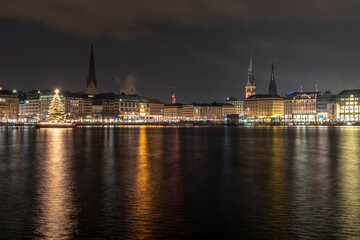 Fototapeta na wymiar Hamburg, panoramic view over the Alster lake to the city center at Christmas time
