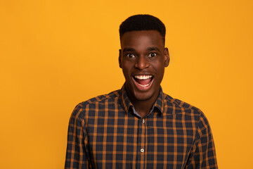 Fototapeta premium Portrait Of Excited Funny Black Guy Looking At Camera With Amazement