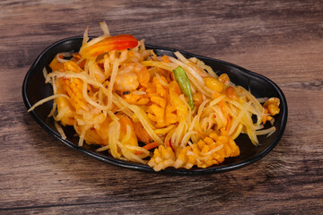 Thai salad with papaya and prawn
