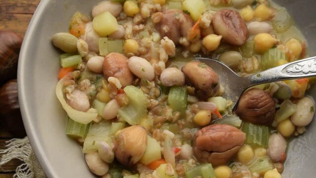Zuppa di legumi e castagne ft0212_0006 수프 콩과 밤  Soup beans and chestnuts شورپا پۇرچاق ۋە كاشتان