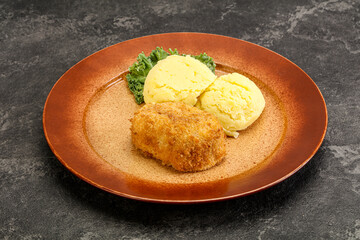 Crispy chicken cutlet with mashed potato