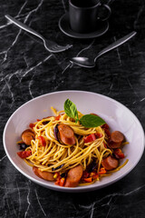 Spaghetti sausage with chilly