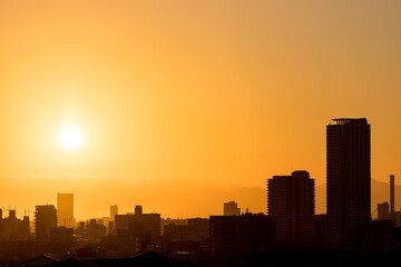 Fototapeta na wymiar 名古屋上空の綺麗な夕焼けと夕日の風景