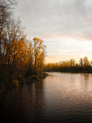 Naklejka na ściany i meble Sunset and autumn foliage along the Willamette River outside Eugene, Oregon